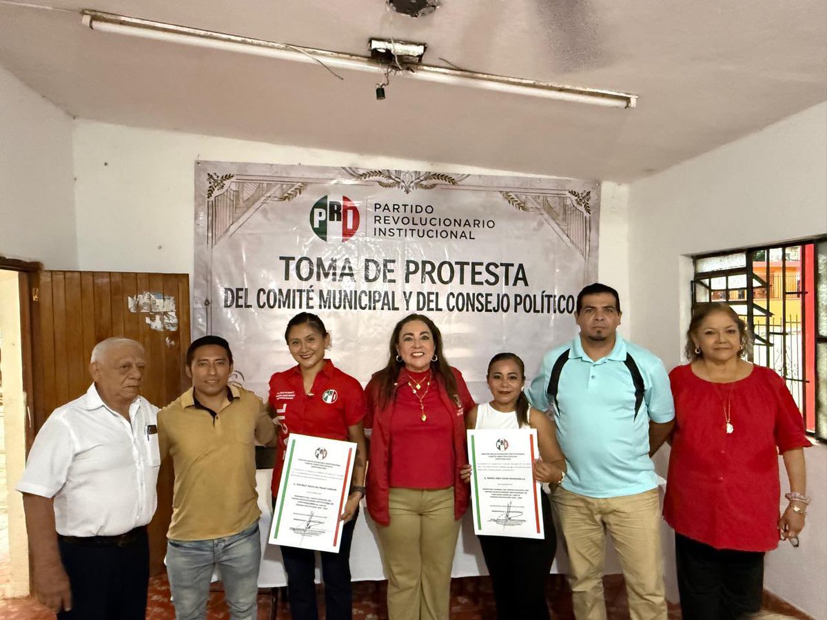 PRIQRooOficial's tweet photo. Fortalecemos la estructura del PRI en Quintana Roo

En José María Morelos se llevó a cabo la toma de protesta de Xóchitl Zacil-Ha Maas Canché como presidenta y María Inés Chan Manzanilla como secretaria general del Comité Municipal del PRI, acto encabezado por la presidenta del CDE del PRI en Quintana Roo, Mtra. Cora Amalia Castilla Madrid.

En este encuentro también estuvieron presentes Rosy María Montalvo Cardeña, presidenta del Comité Municipal del PRI en Felipe Carrillo Puerto; Bertha Alicia Flores Sánchez, secretaria de Asuntos Migratorios; Prof. José Francisco Sosa Dzul, y la Mtra. Claudia Martínez Méndez, secretaria Técnica del CPE.
También tomó protesta Fátima Gómez Zárate como presidenta de la RJxM en ese municipio.

Con esta nueva dirigencia, el PRI refrenda su compromiso de fortalecer su organización, trabajar en territorio y mantener una cercanía permanente con la ciudadanía y la militancia de José María Morelos.

¡Un PRI fuerte, organizado y cercano a la gente!
