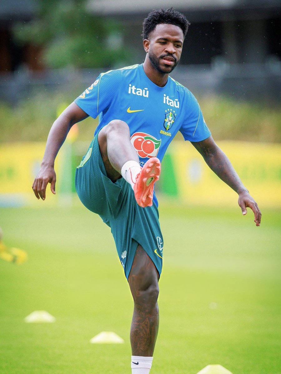 MadridXtra's tweet photo. Vini Jr. with Brazil. 🤍🇧🇷 https://t.co/LpPo3d0rBC