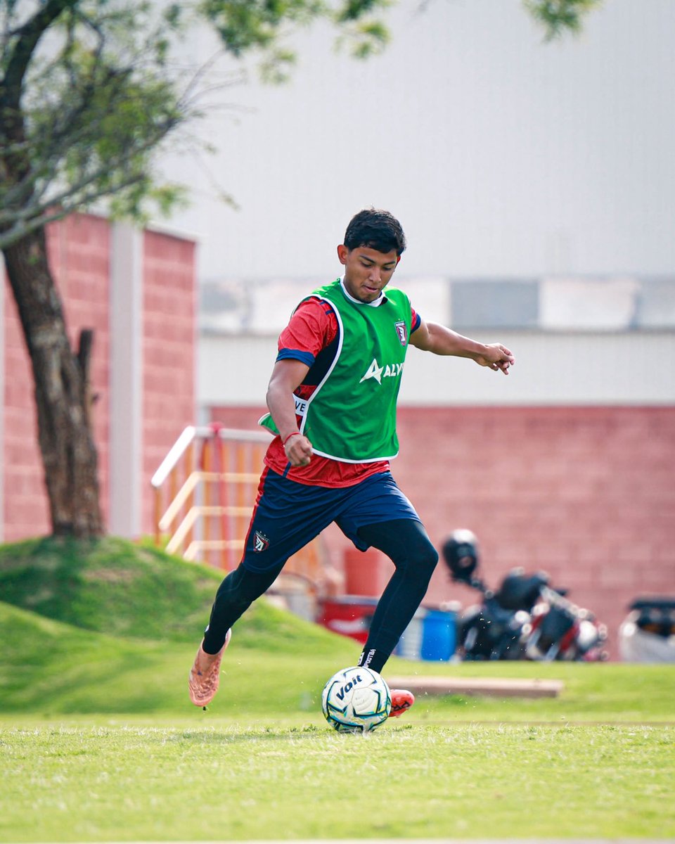 TepatitlanFC's tweet photo. Seguimos trabajando. Seguimos preparándonos.⚔️👊🏼
¡Late el orgullo! 🫀 https://t.co/bRP0sunbXz