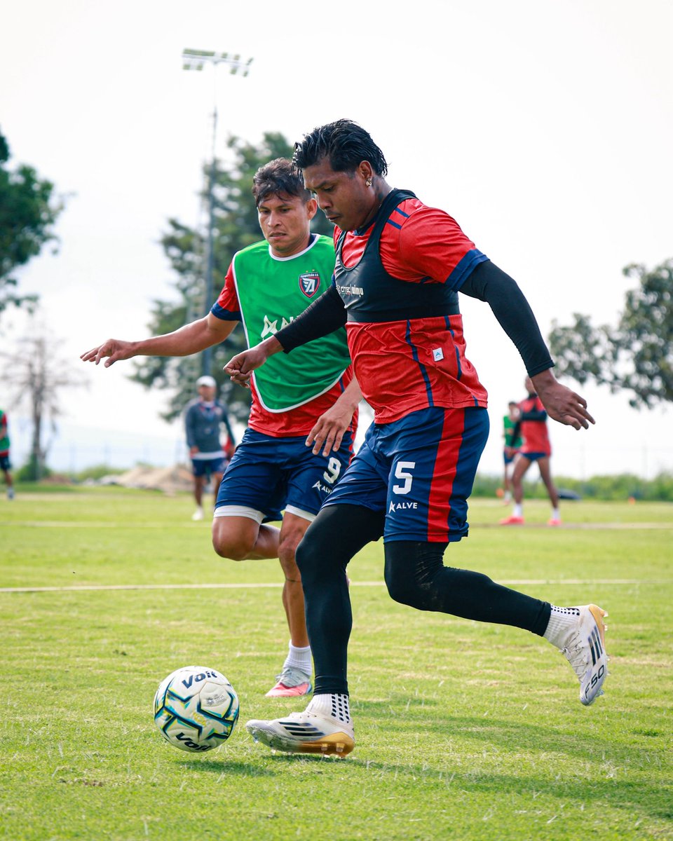 TepatitlanFC's tweet photo. Seguimos trabajando. Seguimos preparándonos.⚔️👊🏼
¡Late el orgullo! 🫀 https://t.co/bRP0sunbXz