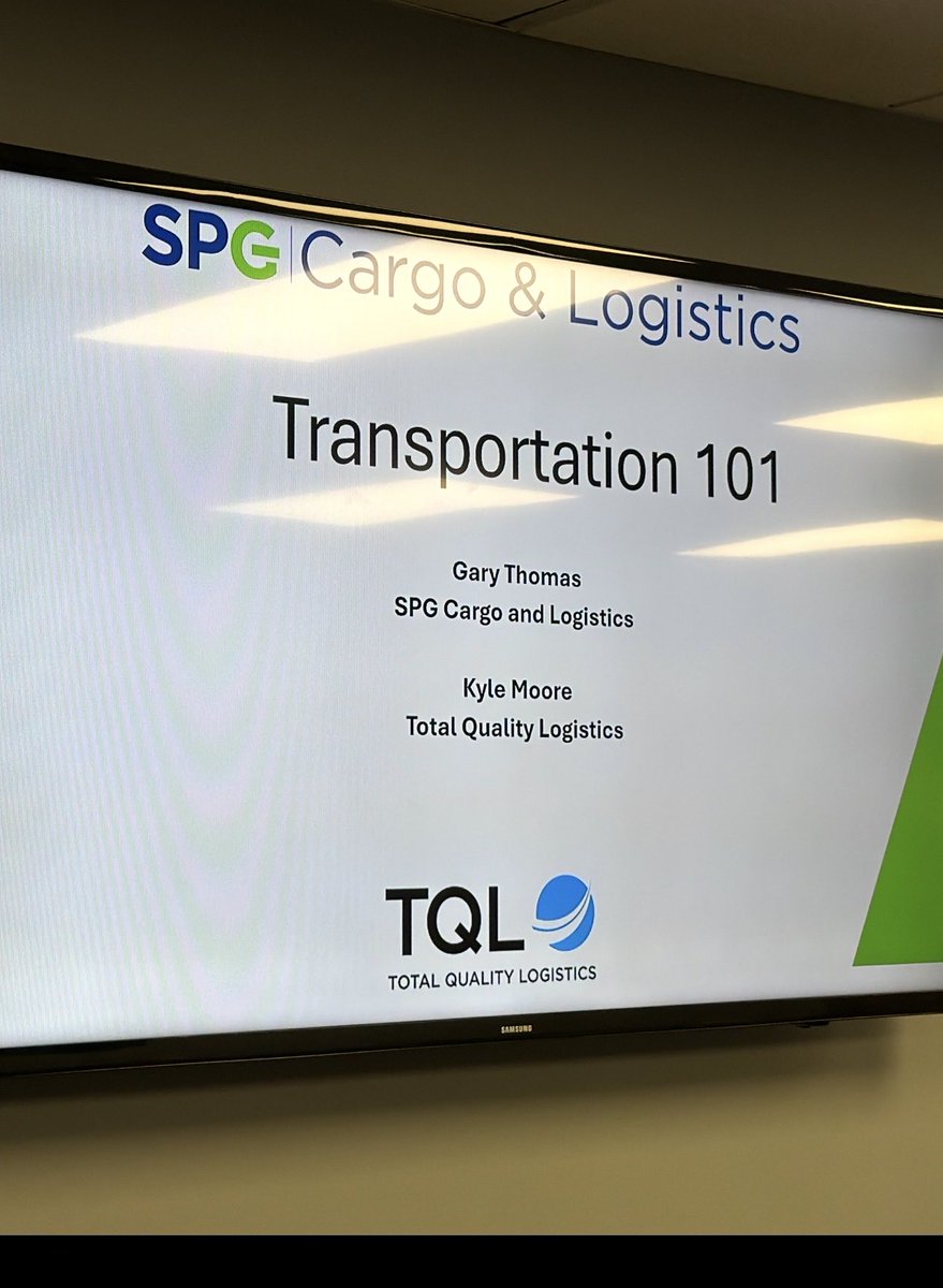CptQshort's tweet photo. Today @HamiltonTwpPD hosted some of the industry’s leading experts in cargo theft for law enforcement training. Officers from @HamiltonTwpPD @WCSO_Ohio along with officers from around the tri-state were in attendance. #cargotheft #lawenforcementtraining https://t.co/DZbrtyyBVo