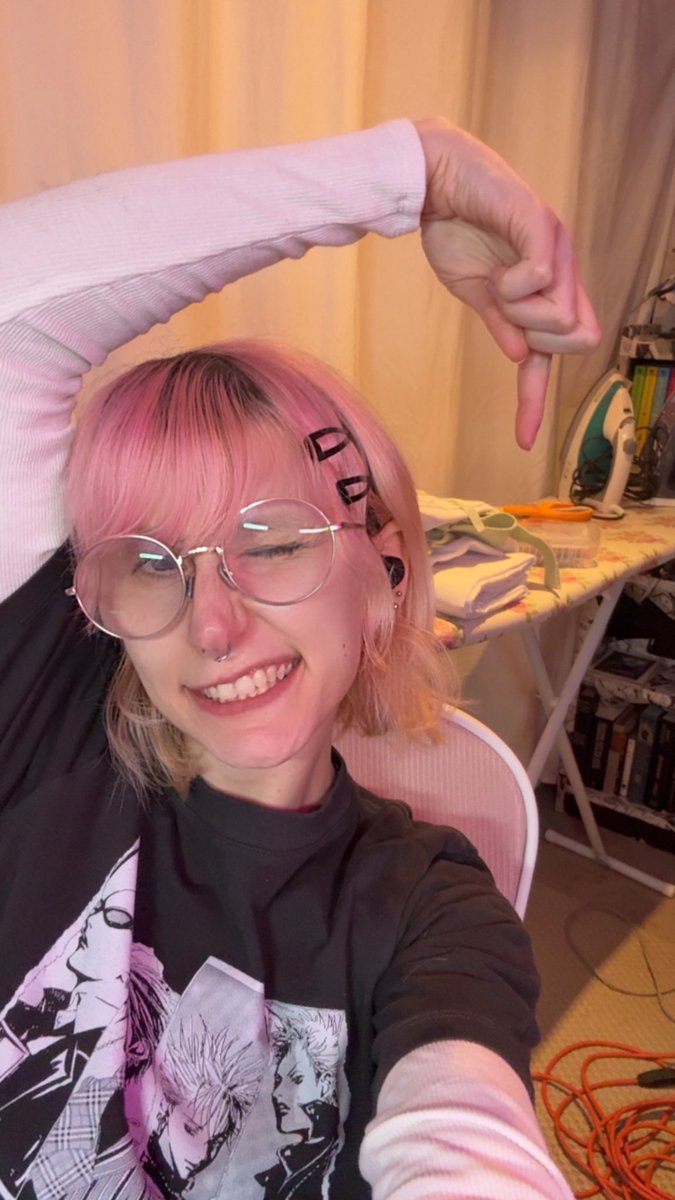 purrblind's tweet photo. Its WIP wednesday!! And by Wednesday i mean thursday!!
I’m live rn to upgrade my Rebecca Chambers cosplay &amp; hopefully start on my RE2 classic claire cosplay too 🫪 gonna be doing some neat upcycling for that one, hehe :3 https://t.co/CYIcgZJzBr