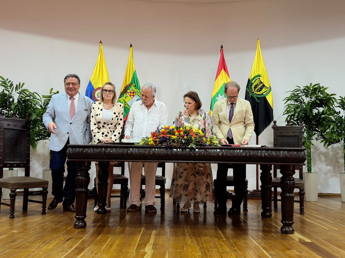 AcademiaJuris's tweet photo. La Academia Colombiana de Jurisprudencia, y la Universidad de Cartagena, celebró la reapertura del Capítulo de Cartagena con la posesión de distinguidos académicos correspondientes. El acto estuvo presidido por la doctora Lucy Cruz de Quiñones, Presidenta de la Academia. https://t.co/F99aYH3eCi