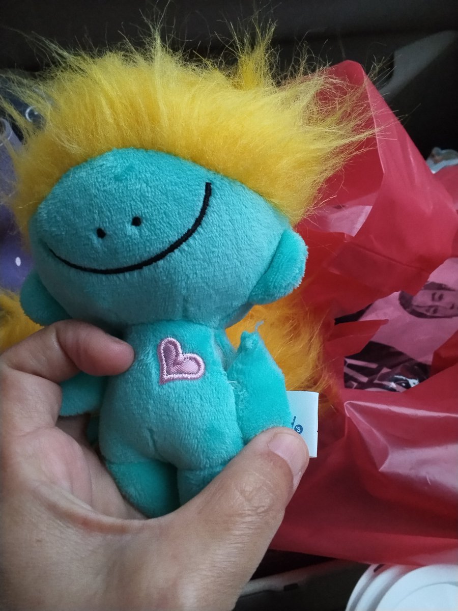 p_pimsri1's tweet photo. น้องบาดเจ็บ  บางตัวก็มีแขนเดียว มีหูเดียว แขนยกข้างนึง ตาบอด หัวเจาะเป็นรูแบบผ้าหาย 😅 ไม่รู้ใครได้ไป https://t.co/oG8yFVi8dO