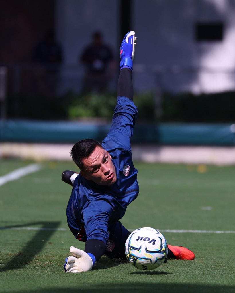 Chivas's tweet photo. 🧤🔥 https://t.co/MnCIVJF5LE