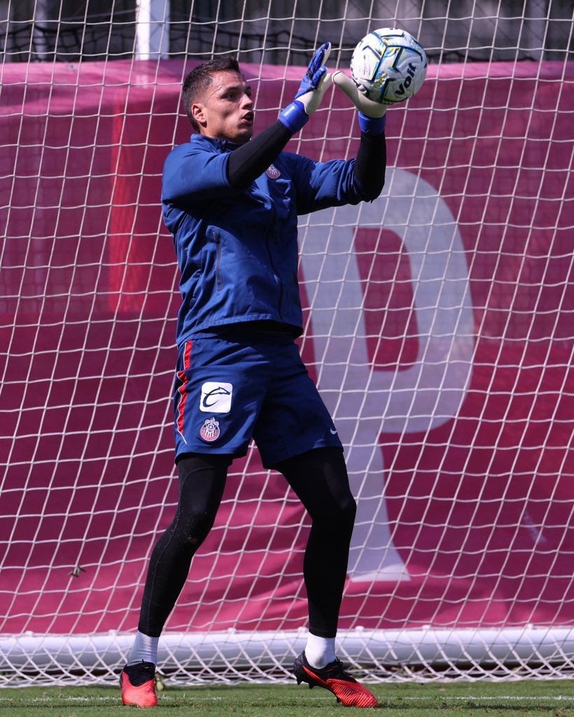 Chivas's tweet photo. 🧤🔥 https://t.co/MnCIVJF5LE