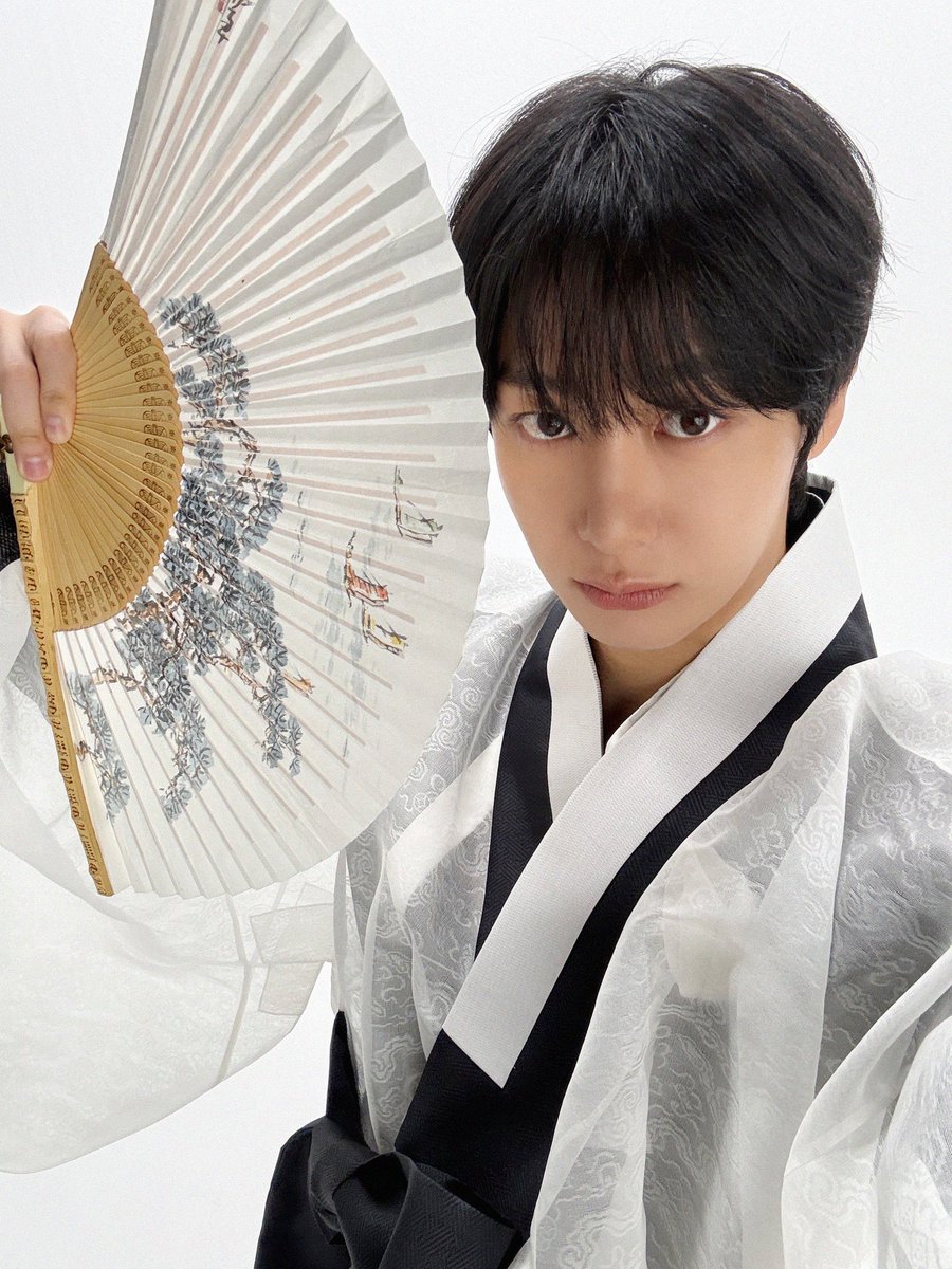 hwonpics's tweet photo. CHUSEOK selfie 📸 https://t.co/nwCoAFtKli