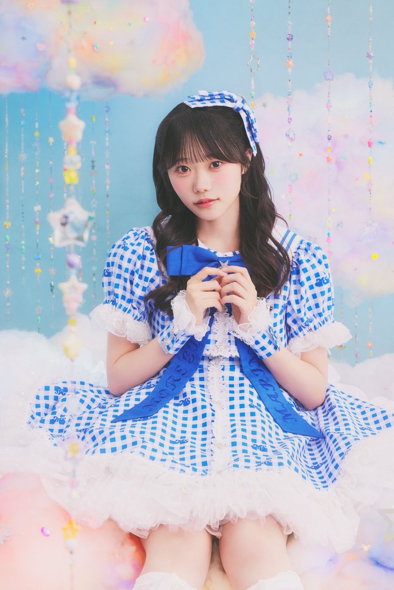 MORE_STAR_'s tweet photo. 【💙#遠藤まりん 新アーティスト写真🌟】

💙遠藤まりん @marin_ms_0329

出身：神奈川県
生年月日：2007/03/29（19歳）
担当カラー：青色

MBTI：INFP
特技：口角を下げること
趣味：ディズニーに行くこと

#MORESTAR #もあすた #WITHKAWAII https://t.co/y5eTwtj8QW