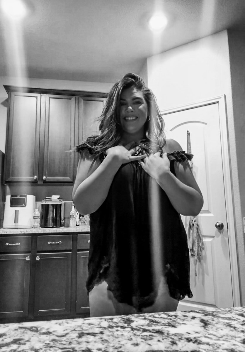 heatherashleytx's tweet photo. Would love to get 6 new subs by this weekend! You won’t be disappointed 

https://t.co/FSwQ3SxlFS

#onlyfans #nudes #lingerie #milf https://t.co/ZcDpRzssDj