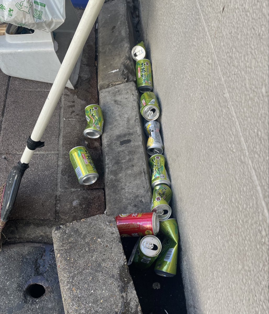shigeru_kanai's tweet photo. こんなにお茶割り…
流行ってるのか？
美味いのか？
1度試してみるか…
＃地球孝行隊
＃捨てる行為より拾う力を広げたい https://t.co/oy0rMAeNgO