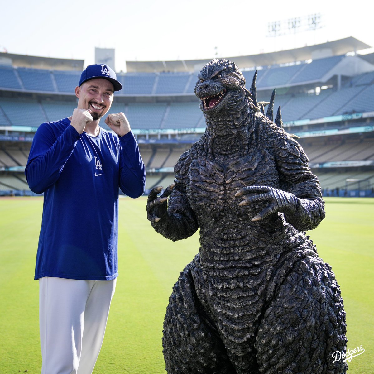 Dodgers's tweet photo. Will the real Zilla please stand up? 😳 https://t.co/JnSYTblFRC