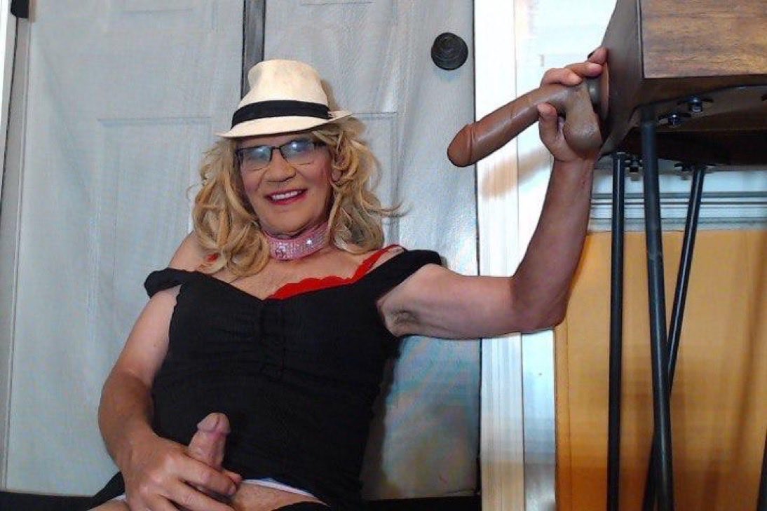TheEvilMisss's tweet photo. Exposing mature sissy with big cock. Should I request her to use lock or she is looking queen in this size. @cdjamielynne https://t.co/CyqaG8Bto9