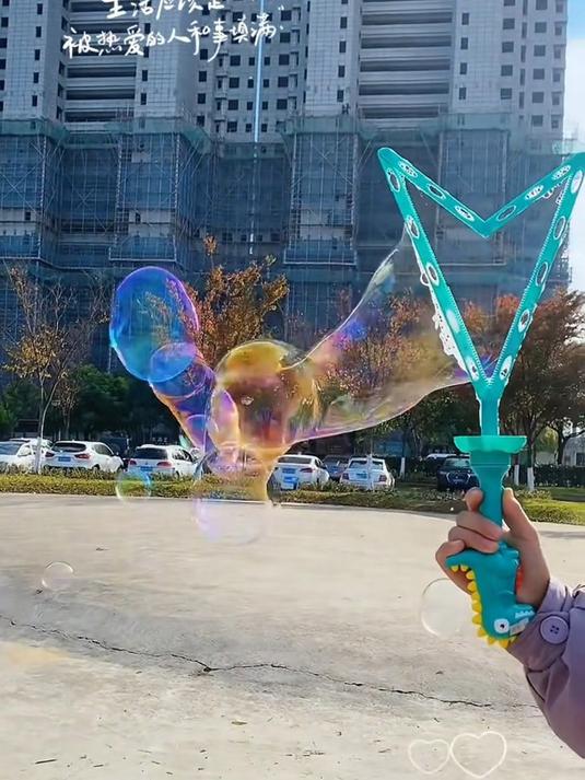 IsisSoderholm's tweet photo. Laughing bubbles, messy snack hands, and a silly dance party with my tiny buddy  Best kind of Friday night! https://t.co/gJqjUoUlnD