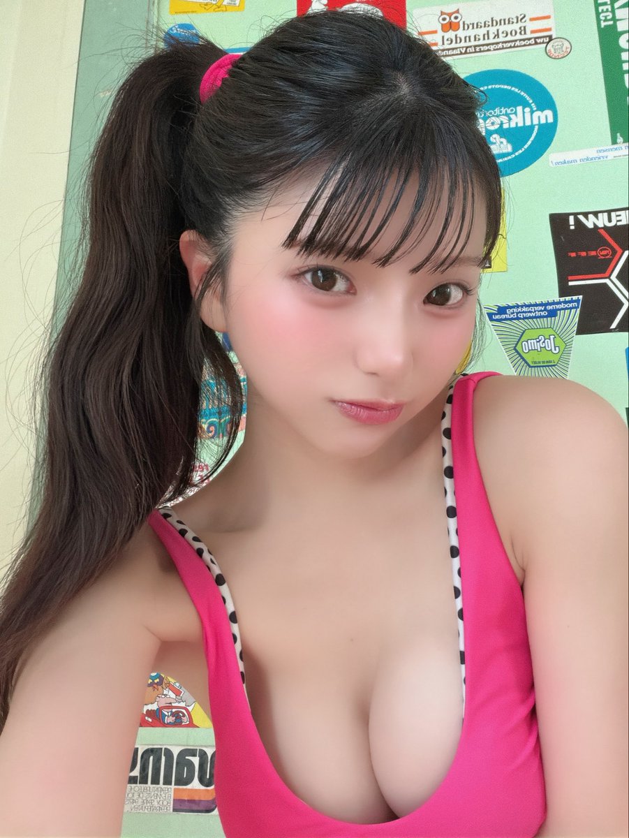 aquamarin__'s tweet photo. ヤングジャンプ初表紙！

\\デジタル写真集はんばいちゅ//
https://t.co/hY5qFBxH66 https://t.co/CslJHLFa5v