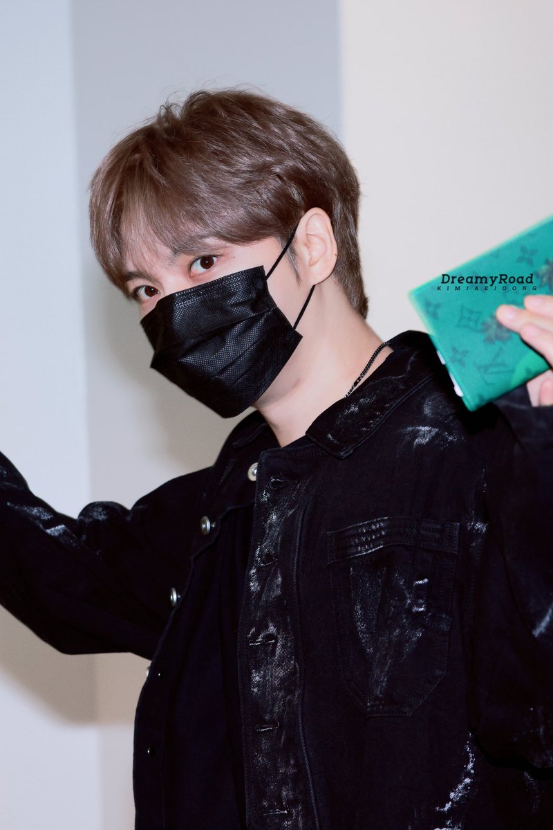 KJJ_DreamyRoad's tweet photo. 260925 ICN 출발 🛫

@bornfreeonekiss 
https://t.co/QGFCxetvAO

#김재중 #재중 #KIMJAEJOONG
#JAEJOONG #ジェジュン #金在中 https://t.co/oNM3E8Gh4l