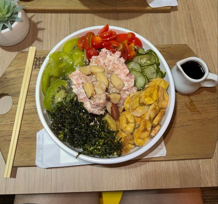 caesics's tweet photo. Dia de poke bbr https://t.co/pnd8CSnLfK