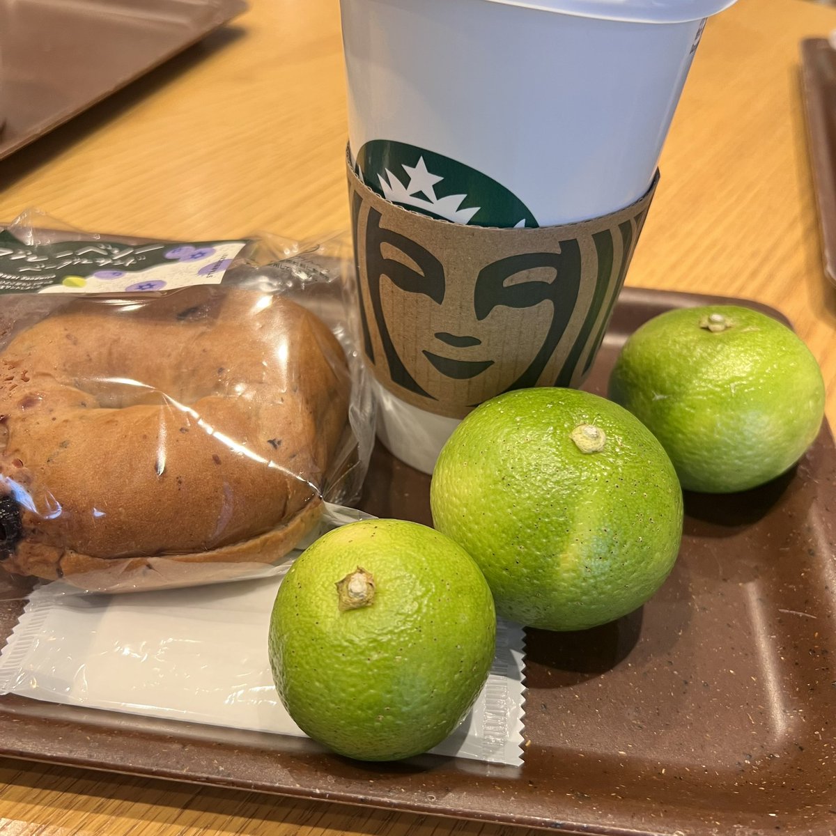 fukamax's tweet photo. 朝会に行きました
コーヒーこぼしました https://t.co/NMCNjEZIYz