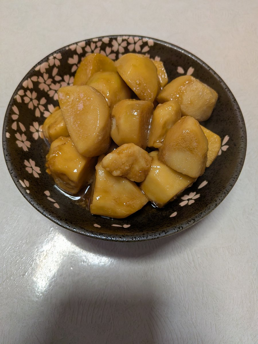RINGOsabaneko's tweet photo. 実家から道の駅のお裾分け😻
篠島のじゃこももらったのでまた佃煮を作ろう😊里芋は中秋の名月に合わせて煮ました🎑 https://t.co/OH8UzRpTGH