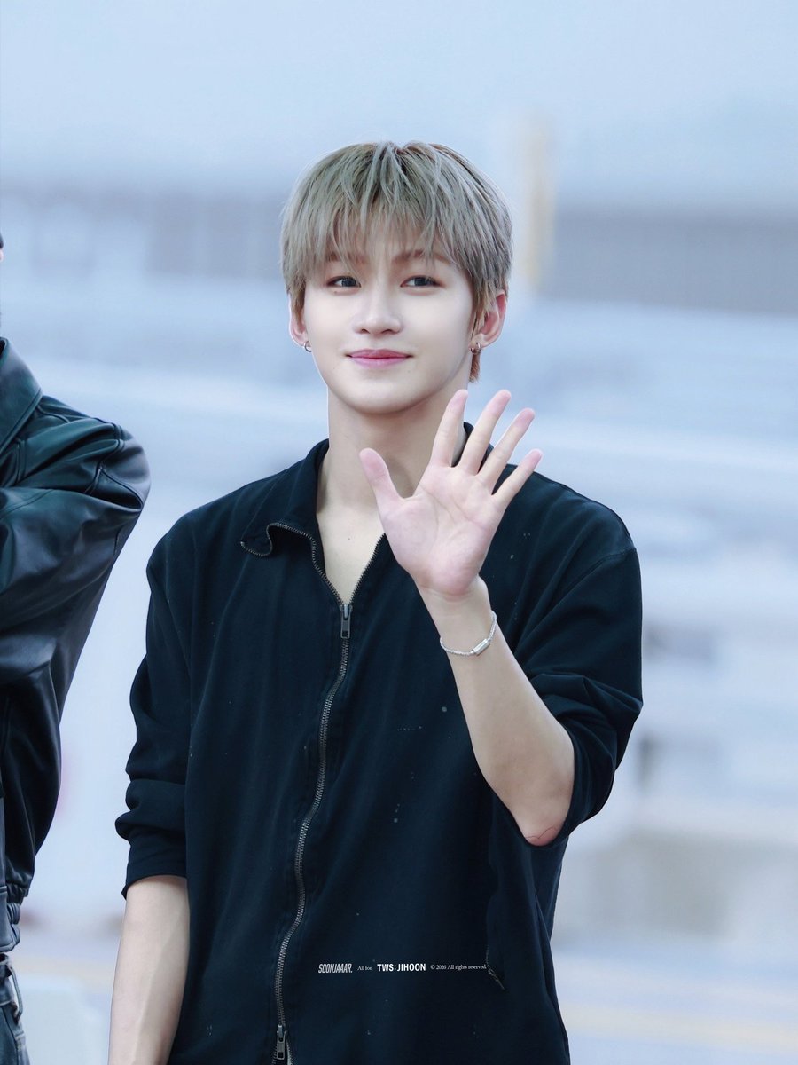 yojesora's tweet photo. SELAMAT PAGI! HAN JIHOON PIERCING https://t.co/NkB9JL4WIh
