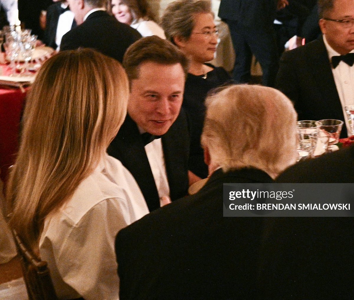 cb_doge's tweet photo. Elon Musk with President Trump and First Lady Melania Trump at the White House State Dinner. 🇺🇸

📸 Brendan SMIALOWSKI / AFP https://t.co/KJa6jAPBh0