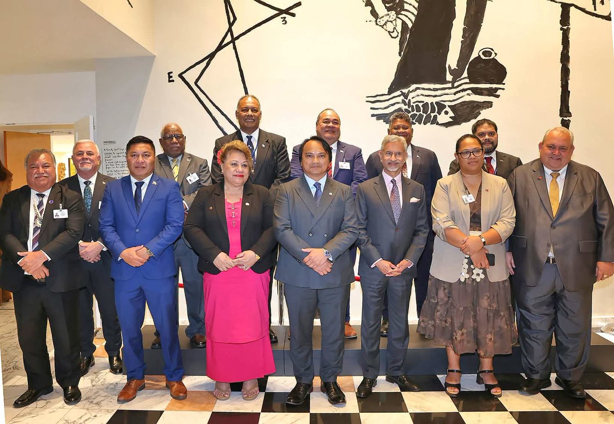 Fiji_MFAET's tweet photo. #UNGA81 |🇫🇯🤝🇮🇳 
The Minister, Hon. Sakiasi Ditoka participated in the Forum for India-Pacific Islands Cooperation (FIPIC) Foreign Ministers Meeting – convened by the Government of India and chaired by Minister of External Affairs of India, Hon. S. Jaishankar. #FijiIndia #Pacific https://t.co/XY9U9bHumV
