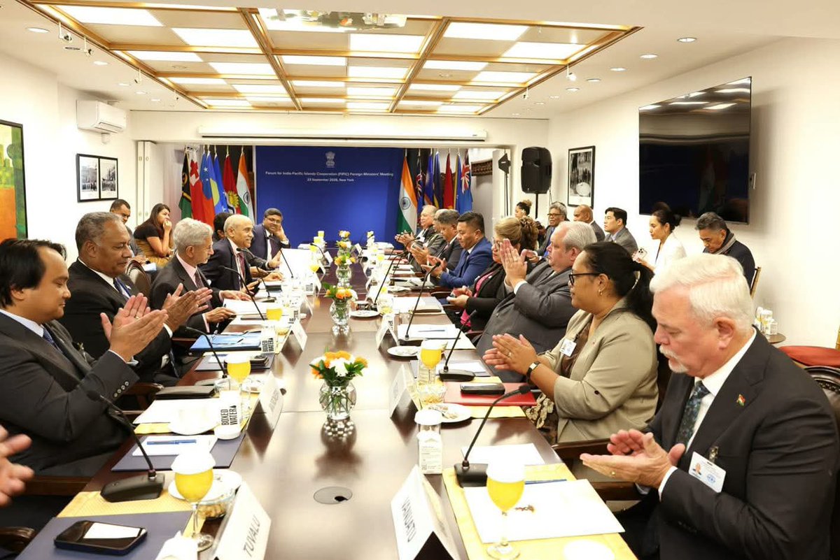 Fiji_MFAET's tweet photo. #UNGA81 |🇫🇯🤝🇮🇳 
The Minister, Hon. Sakiasi Ditoka participated in the Forum for India-Pacific Islands Cooperation (FIPIC) Foreign Ministers Meeting – convened by the Government of India and chaired by Minister of External Affairs of India, Hon. S. Jaishankar. #FijiIndia #Pacific https://t.co/XY9U9bHumV