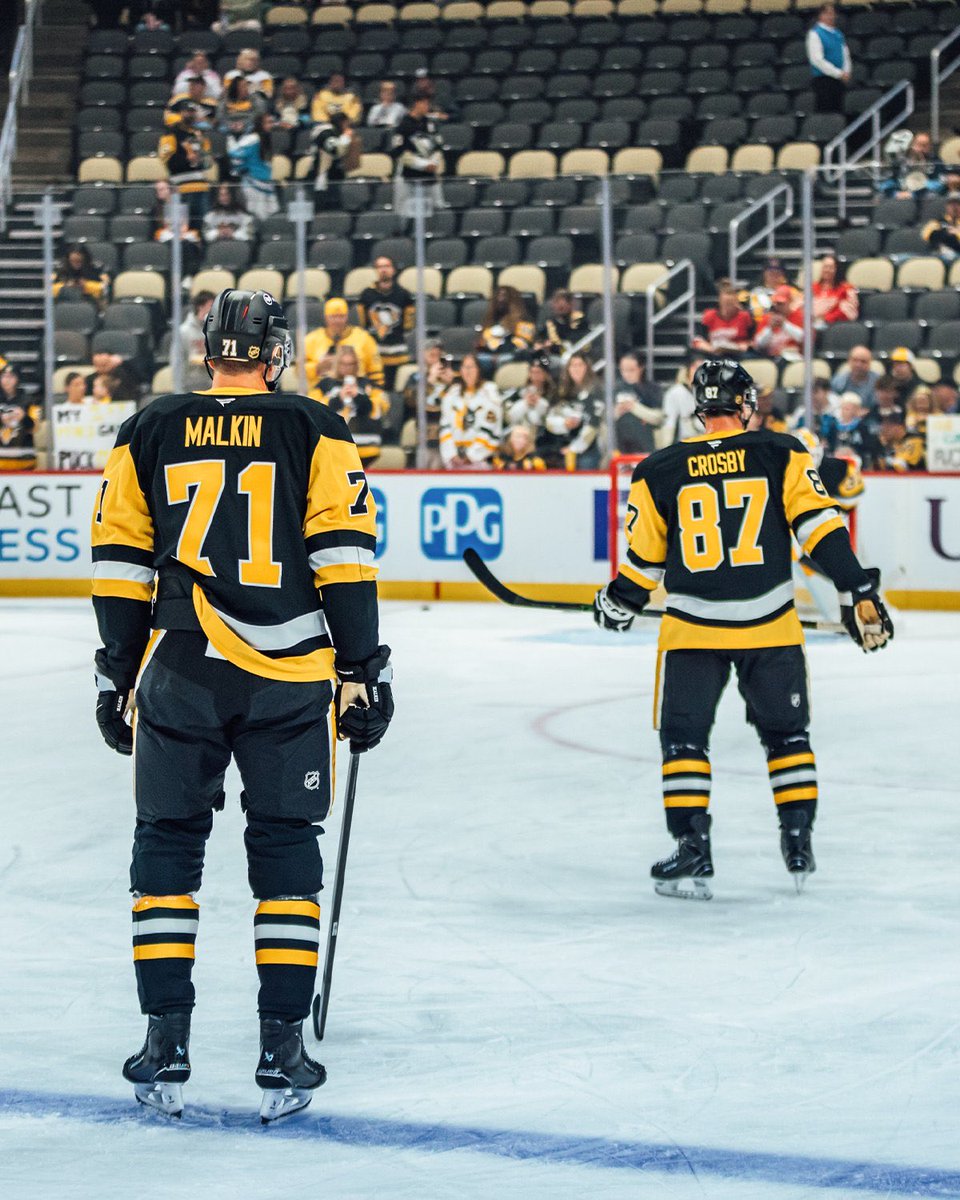 kendallhosseini's tweet photo. jersey tucking has been outlawed in the nhl because geno looked so big and sexy like that and it was distracting the players which is unsafe so they had to make him stop but they had to make it a rule for everyone so it wasnt targeting him https://t.co/bXpLrus7KO