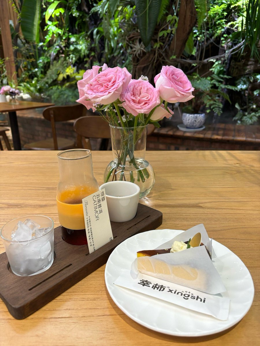 CoralFurfey's tweet photo. Tried the new zero-waste café in town— their menu uses only seasonal local ingredients + I left with a cute reusable jar for free. Game changer for eco-friendly meals! https://t.co/HBShWa0Gaf