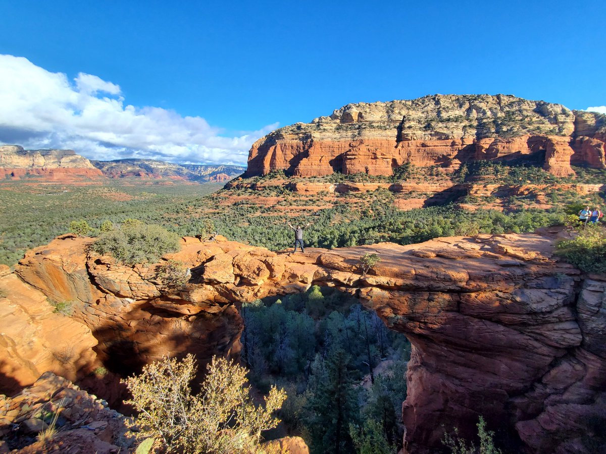 Andy_FSTA2025's tweet photo. @StephanieeeeeJ Sedona is awesome! That's me way out there on the Devil's Bridge. I can't wait for another chance to explore Sedona. https://t.co/AiV7DhrCwZ