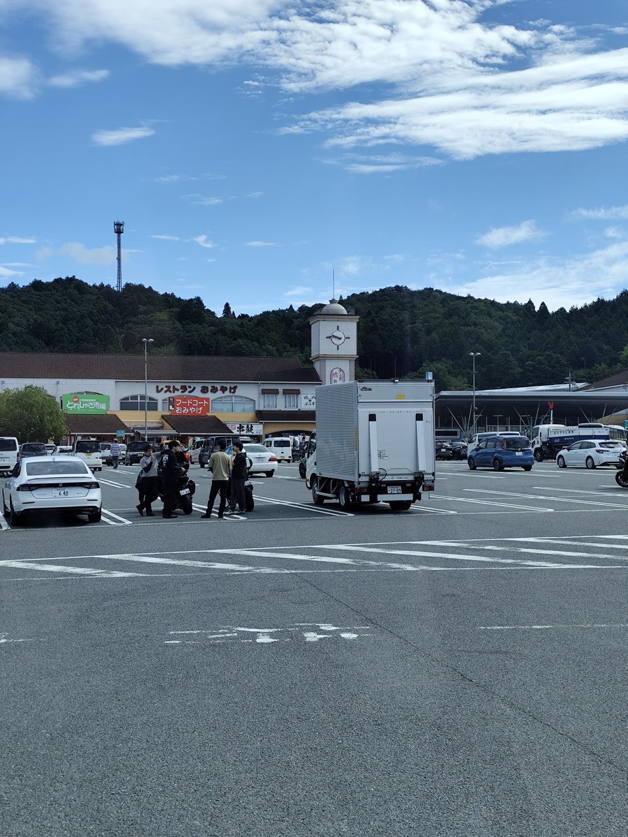 tomyto788's tweet photo. 🚛で🪡来た https://t.co/5dYXIJElxn