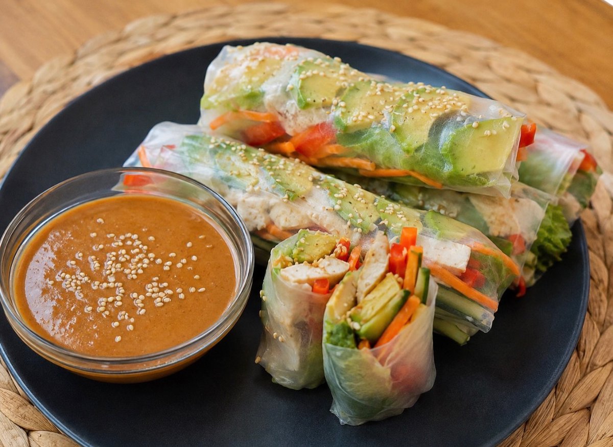 sofiahernahwbj's tweet photo. 🥬 Vietnamese Spring Rolls

Ingredients
Rice paper, carrot, cucumber, red bell pepper, avocado, cooked chicken, lettuce or greens, sesame seeds, peanut butter, soy sauce, and honey. Soften the rice paper, fill with vegetables, avocado, and chicken, https://t.co/Uu4B1FctqO