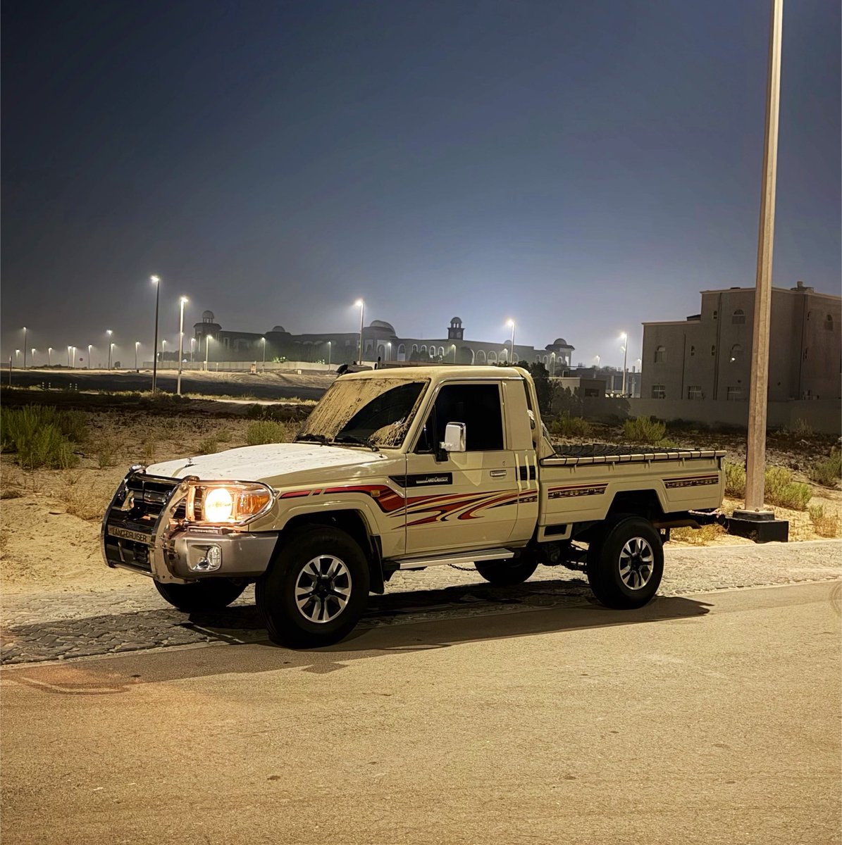 2qksa's tweet photo. رميتني ياريم في بحر الغرام...  
وألقيتني في غبة      الموج غريق
  حطمتني ونويت تعدمني عدام ... وشبيت بقلبي   لواهيب الحريق   🤷🏻‍♂️💤 https://t.co/FikSTSFD4O