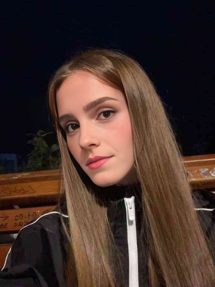 _emmawatson0's tweet photo. If you were given 10 seconds to prove your love to me what will you do? https://t.co/X3m7jAJP94