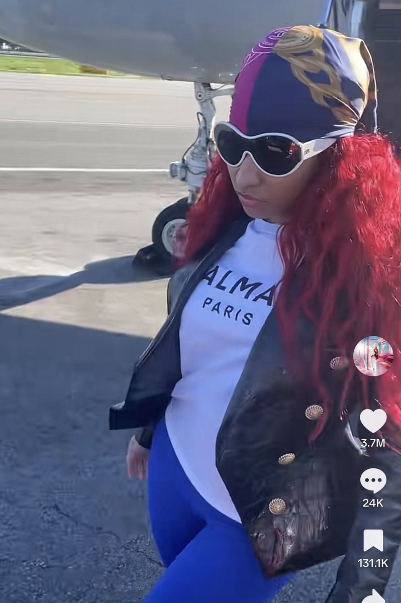 CityB6039's tweet photo. @TASTELIKEH0NEY_ @ichigominaj And she is naked in all videos,Nicki has done more without taking all her clothes https://t.co/SsNZENdZDv