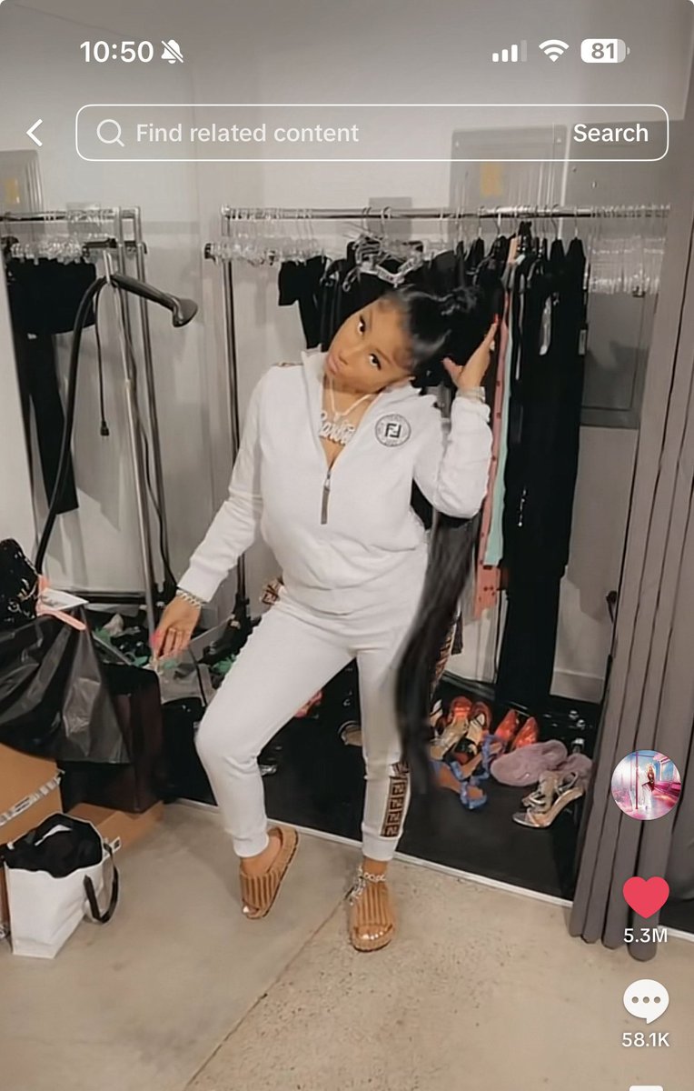 CityB6039's tweet photo. @TASTELIKEH0NEY_ @ichigominaj And she is naked in all videos,Nicki has done more without taking all her clothes https://t.co/SsNZENdZDv