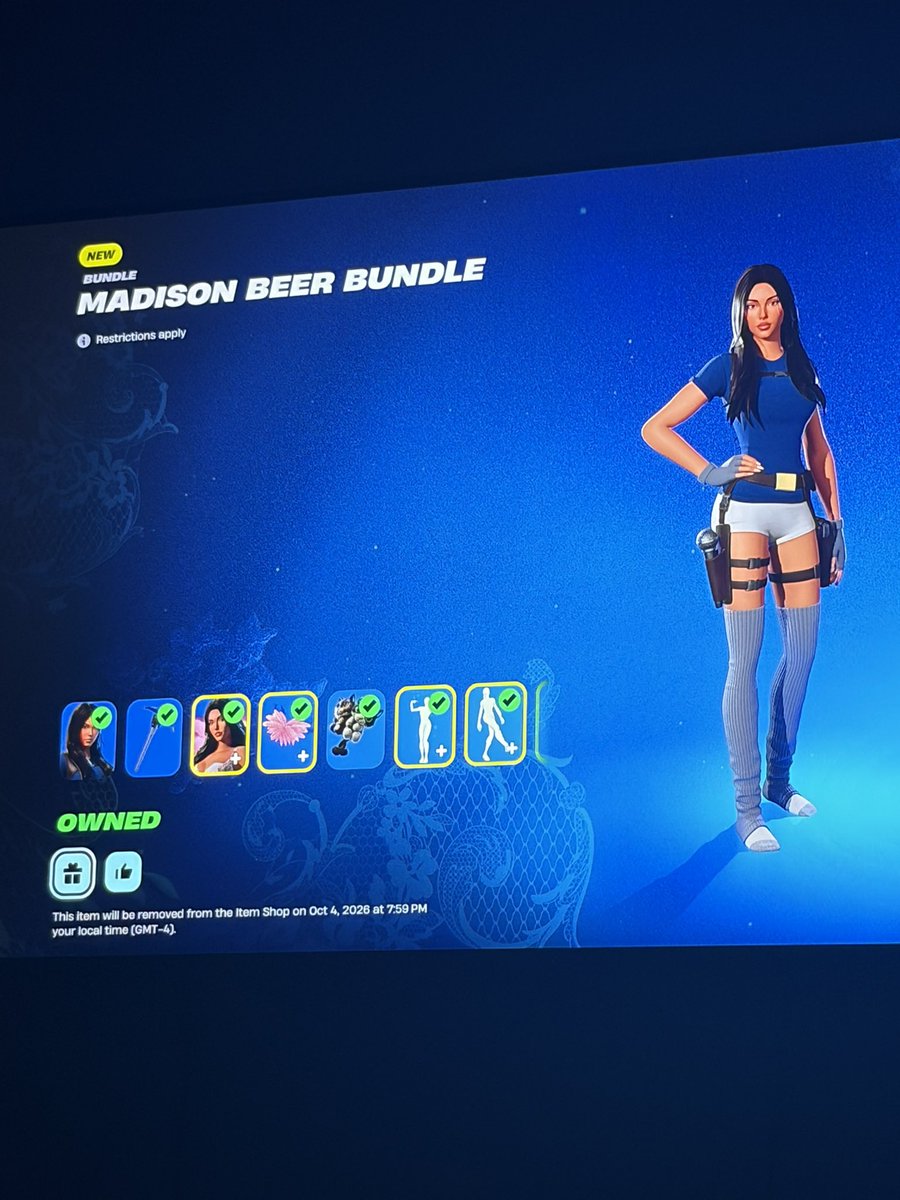 tyyylerrrdurden's tweet photo. EEEKKKK! so used to playing as catwoman but im so excited to finally change things up :3 https://t.co/UEdJZXVN6z