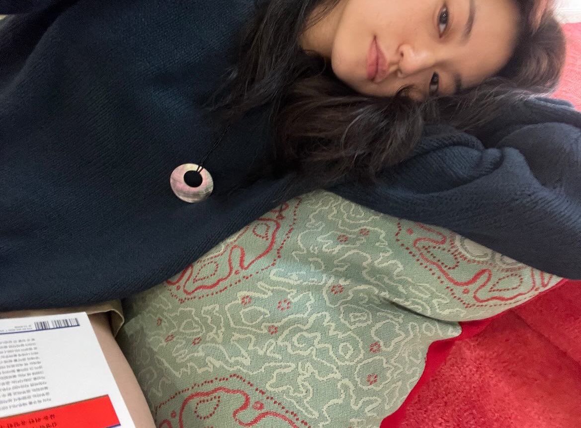 vhiale's tweet photo. Selamat pagi dari aku yang belum mandi, jangan lupa sarapan, makannya satu bagi dua aja ya biar ga gendut. 😆

@natheore @bensamin @eIeanae @alhasja https://t.co/BtIvv27AOj