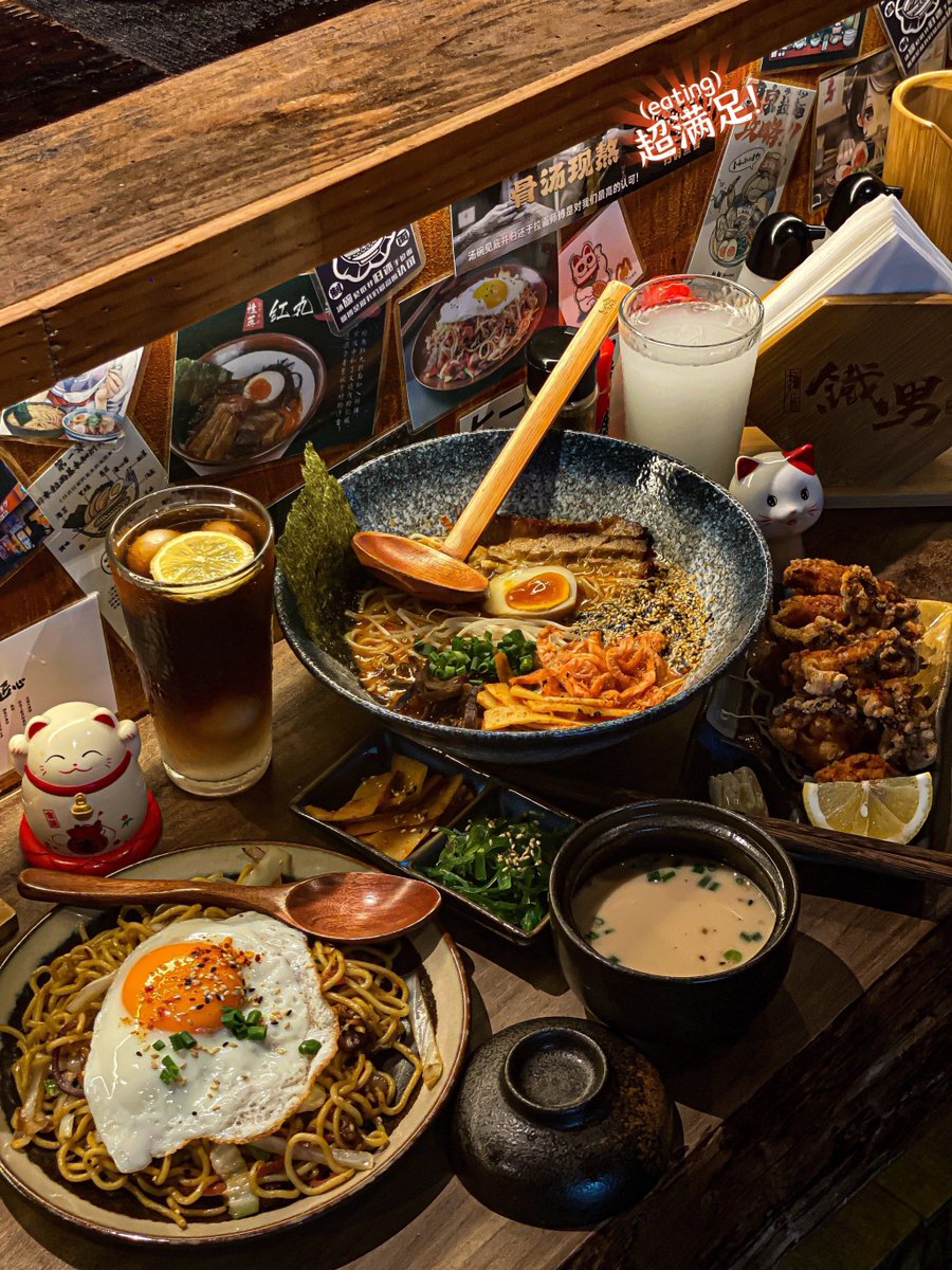 GenaroMoze30g's tweet photo. [Late night cravings hit hard. Hot ramen, soft steamed buns, and quiet warm light—only our tiny eatery stays open for you. 12AM still serves comfort, come grab a bowl.]， https://t.co/tbxogEfZv8