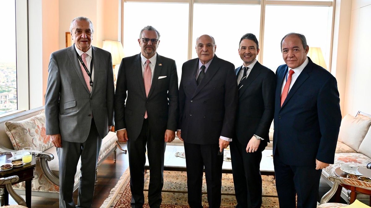 US_SrAdvisorAF's tweet photo. Productive meeting with Algerian Foreign Minister Ahmed Attaf. We discussed the strong U.S.-Algeria partnership and opportunities to expand trade and investment across a range of sectors. We also discussed our shared commitment to regional peace and security. https://t.co/o6lt3tz9Yv