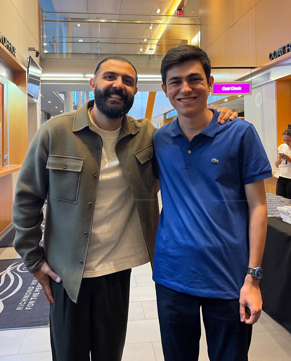 ParhamMehr10's tweet photo. خوش‌قلب‌ترین آدم معروفی که در تمام زندگیم دیدم😭❤️ https://t.co/yBPzmXs7hF