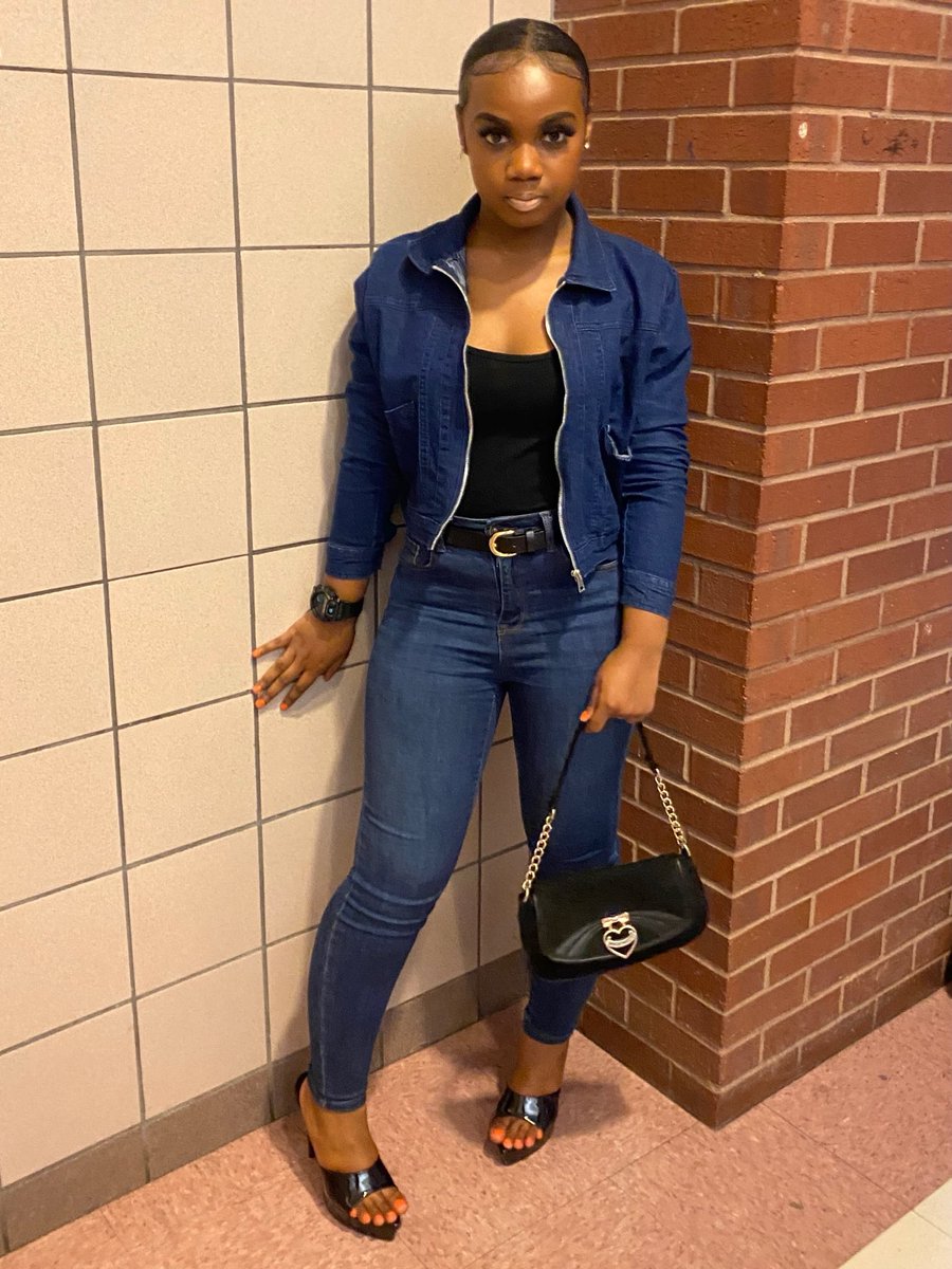 ScootyMfJ's tweet photo. Pressure In A Pretty Package 📦. #viral #blackgirl #dallas https://t.co/FxxNiJeePD