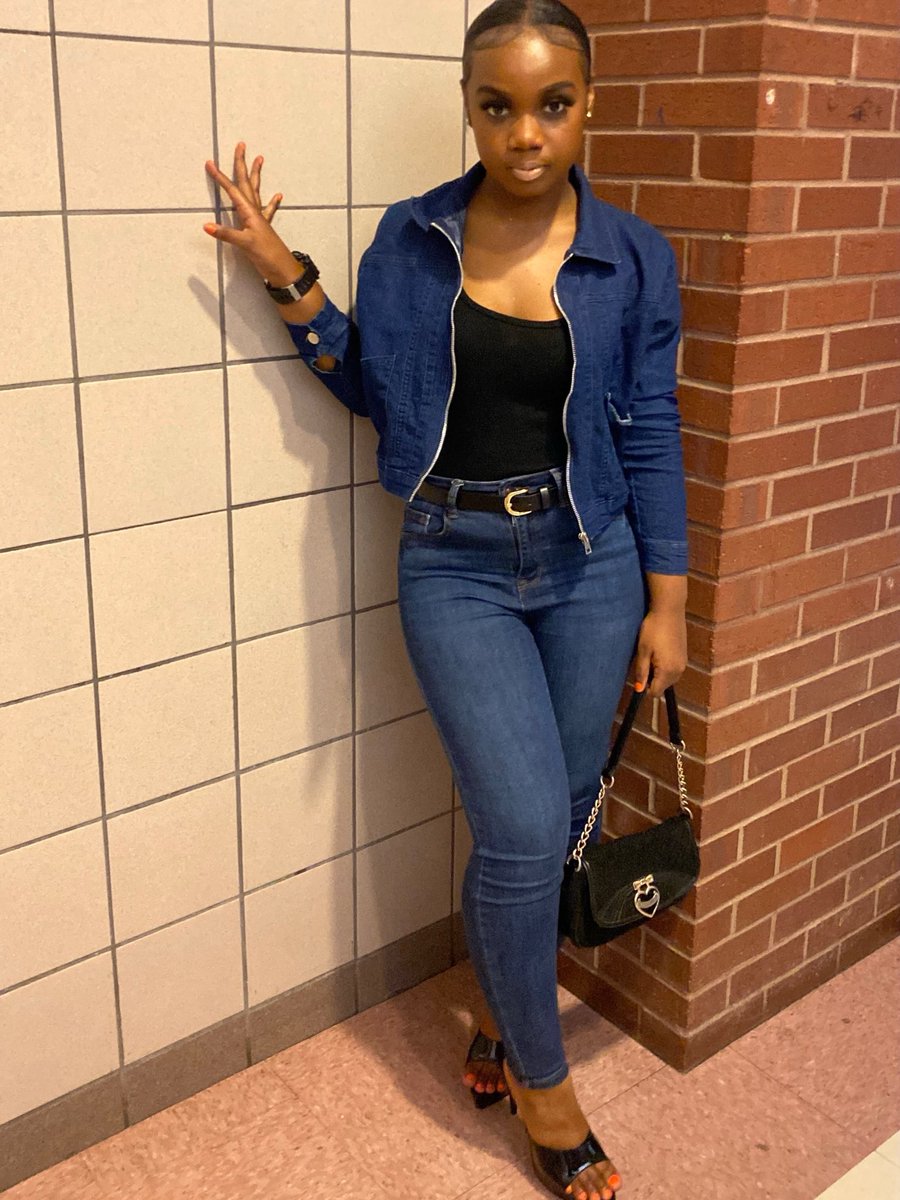 ScootyMfJ's tweet photo. Pressure In A Pretty Package 📦. #viral #blackgirl #dallas https://t.co/FxxNiJeePD