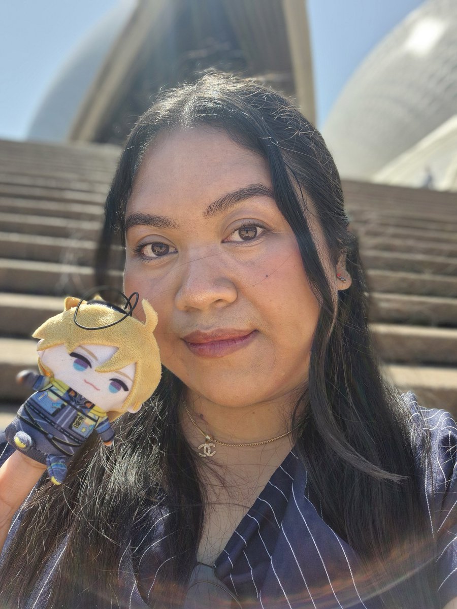 minn_1389's tweet photo. Taking willy pape out to see the Opera House :3 https://t.co/E2Zkd5IMlb