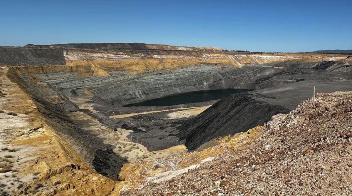 sydney_ev's tweet photo. all the arguments, 
"We cant subsidies' renewables!!!11!!"
"wind farms destroy land!!11!" 
"Solar farms destroy land!1!!!!  Wont someone think of the environment.. 
whatever..  Meanwhile, taxpayers, once again, foot the bill for cleaning up another abandoned coal mine.. #auspol https://t.co/BR5M2eifrj