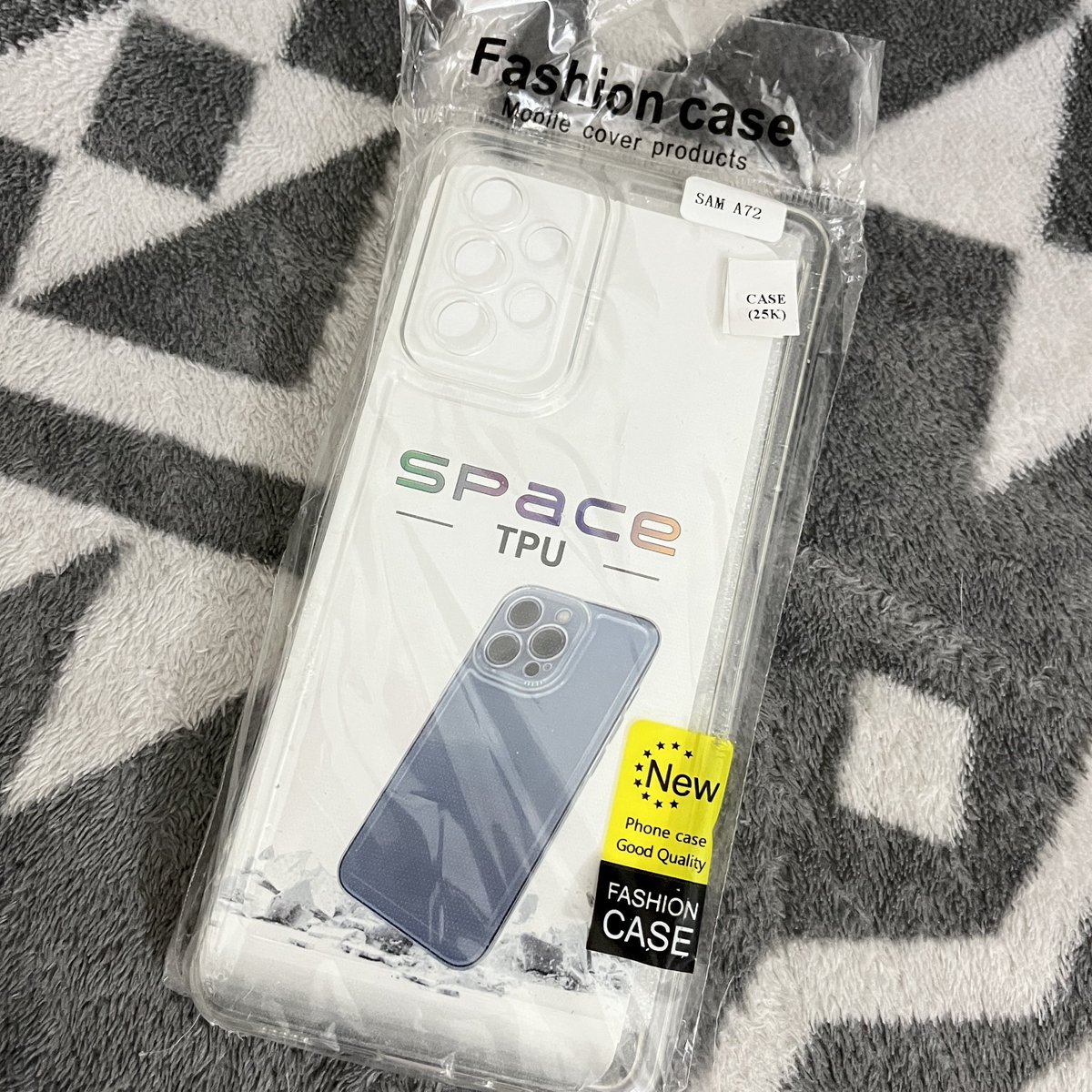 louzchie's tweet photo. ada yg mau clear softcase samsung a72 ga? bayar pack &amp; admin ajaa guys masih baruuu🫶🏻 https://t.co/mPoXqKuH6Y
