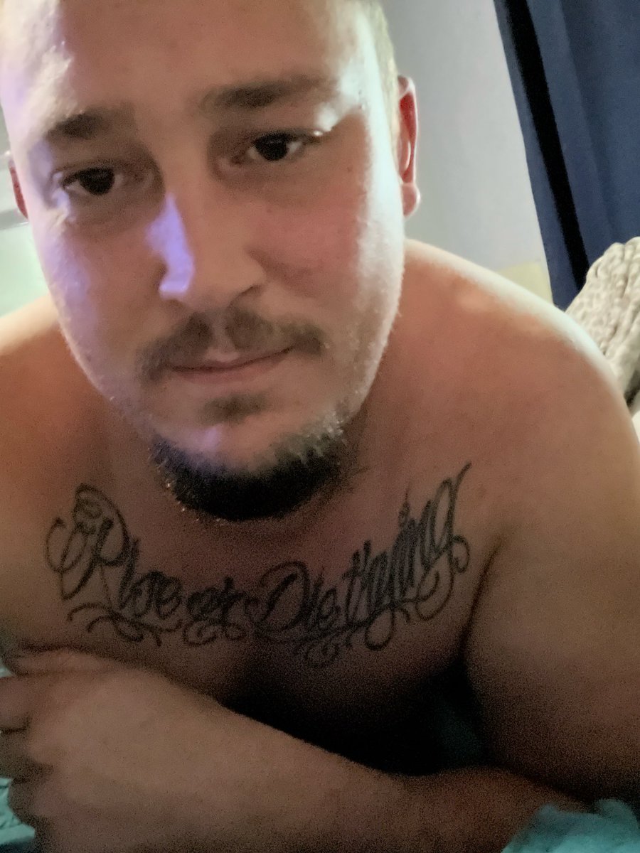 BrandonGriktn's tweet photo. Would you date? https://t.co/IWi5EvwE5n