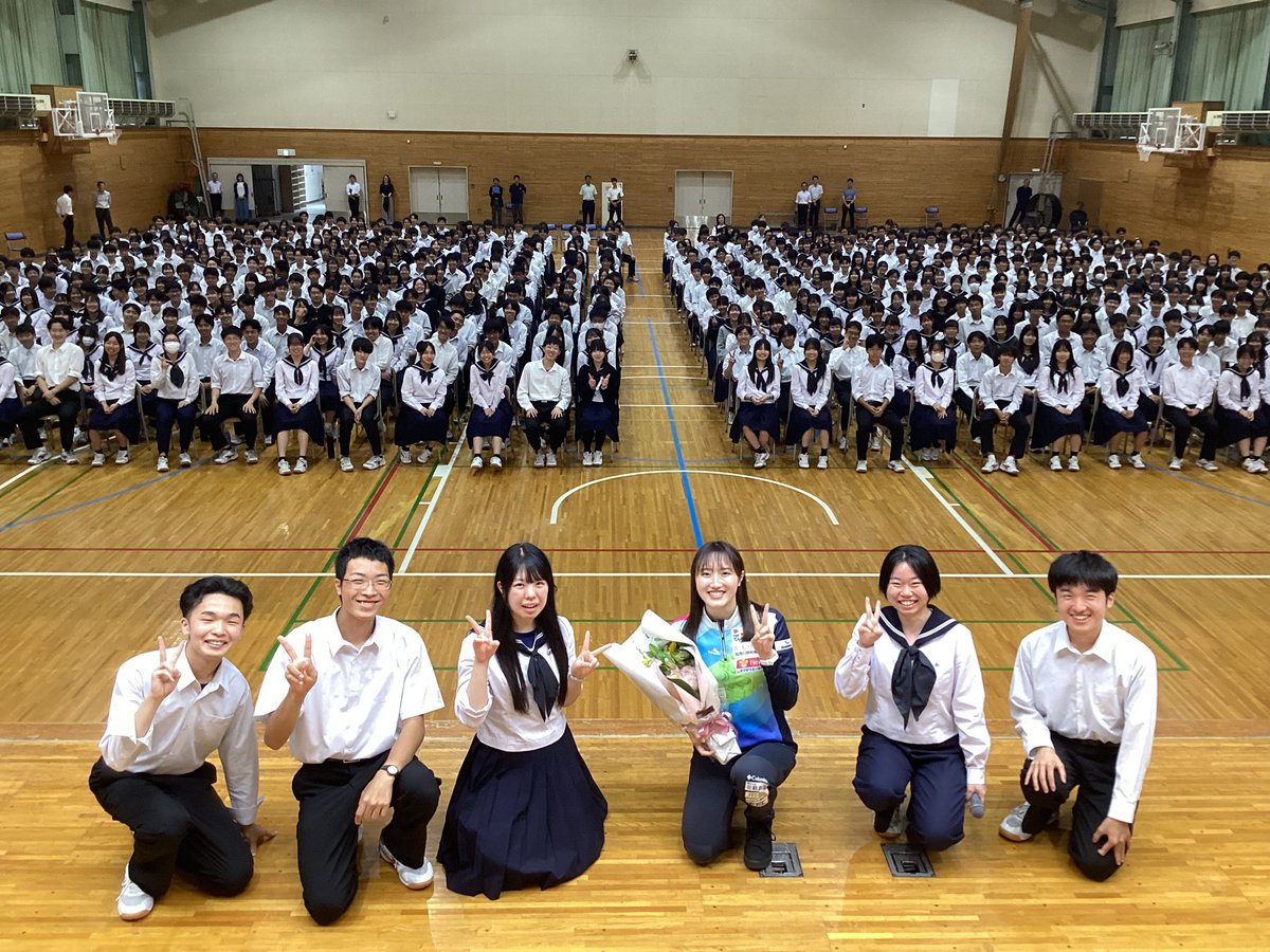 h_fortius's tweet photo. 先日、小林未奈が母��の札幌東高校に伺い、キャリアトーク授業の講師を務めました✨

講演の後半では、生徒の皆さまから事前にいただいたアンケートにお答えするトークセッションも設けていただき、楽しいお話で盛り上がりました！

小林選手コメント
「600名以上の生徒の皆さんが真剣に話を聞いてくださり、とても嬉しかったです！
ご清聴いただき、本当にありがとうございました✨」

札幌東高校の皆さま、このような貴重な機会をいただきありがとうございました！

#フォルティウス
#小林未奈
#カーリング