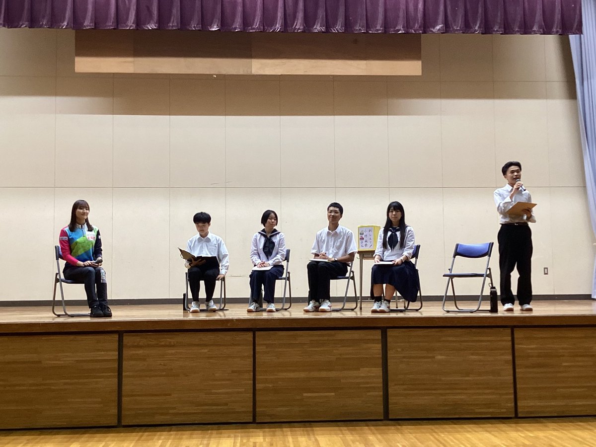 h_fortius's tweet photo. 先日、小林未奈が母��の札幌東高校に伺い、キャリアトーク授業の講師を務めました✨

講演の後半では、生徒の皆さまから事前にいただいたアンケートにお答えするトークセッションも設けていただき、楽しいお話で盛り上がりました！

小林選手コメント
「600名以上の生徒の皆さんが真剣に話を聞いてくださり、とても嬉しかったです！
ご清聴いただき、本当にありがとうございました✨」

札幌東高校の皆さま、このような貴重な機会をいただきありがとうございました！

#フォルティウス
#小林未奈
#カーリング