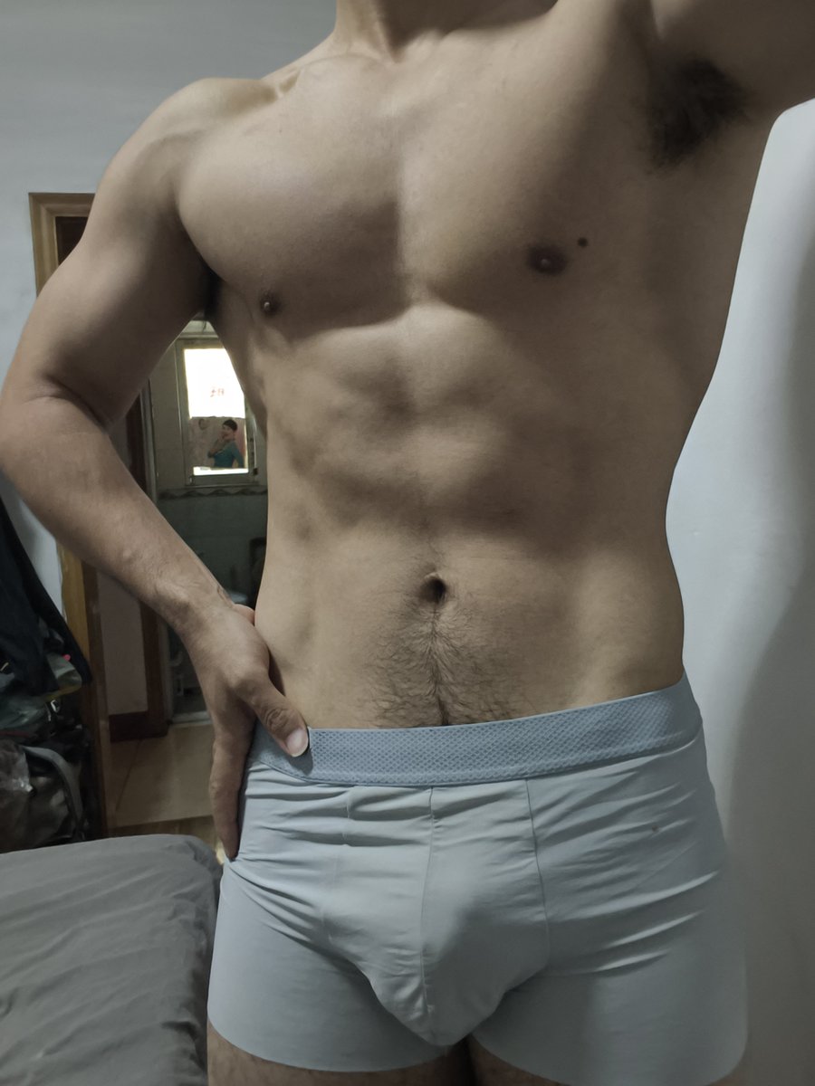 iceblackt197's tweet photo. 今天状态自检，今天体重 77.6kg 再把腰腹两边再瘦下一下，到75 kg 先！继续努力！昨天的视频居然有那么多浏览量哈哈哈！ https://t.co/ptrM4pzIb2