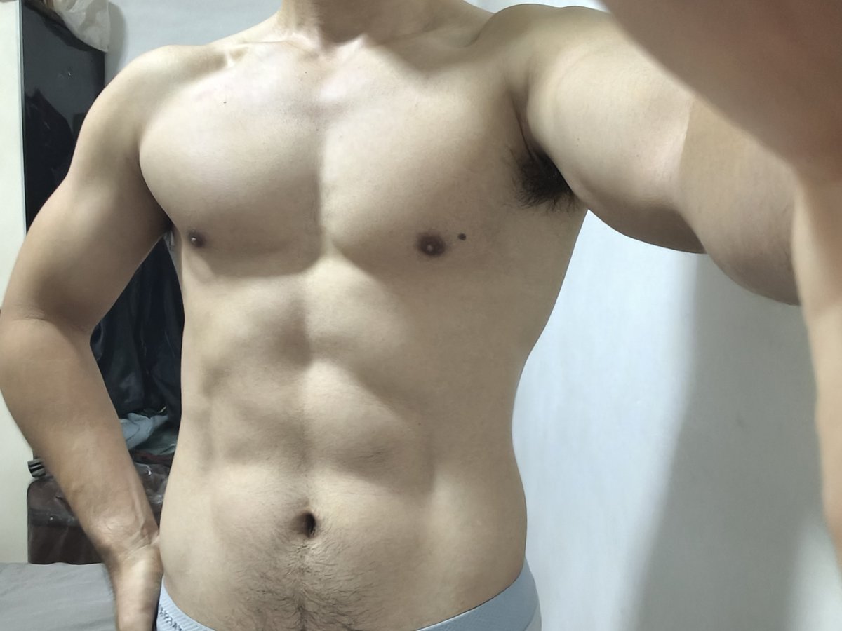 iceblackt197's tweet photo. 今天状态自检，今天体重 77.6kg 再把腰腹两边再瘦下一下，到75 kg 先！继续努力！昨天的视频居然有那么多浏览量哈哈哈！ https://t.co/ptrM4pzIb2